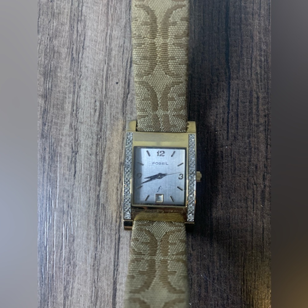 FOSSIL watch, needs battery.